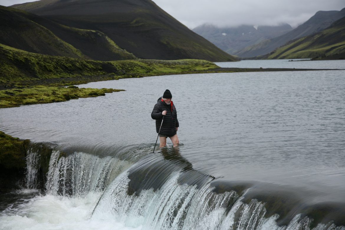 Fjallabak river crossing by foot