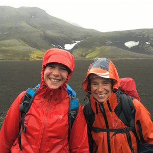 Marcheurs heureux en Islande